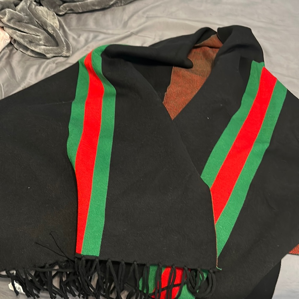Shawl with arms